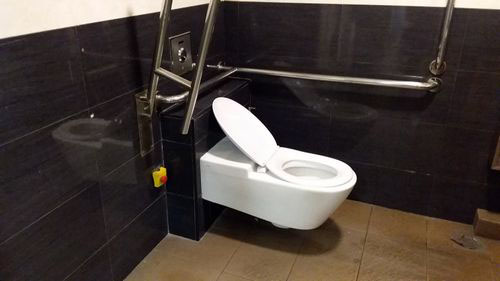 4-Star Toilet - Chinatown MRT Station (NE4)