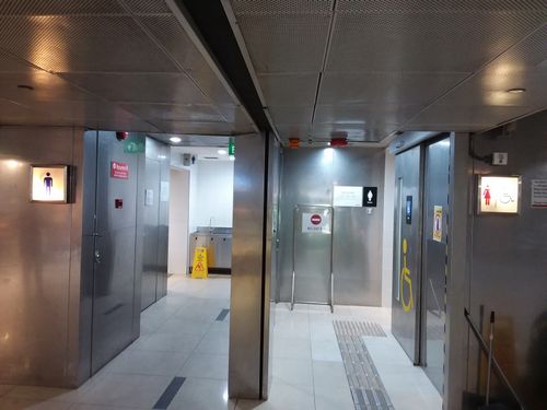 5-Star Toilet - Raffles Place MRT Station