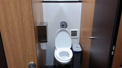 5-Star Toilet - Yishun MRT Station